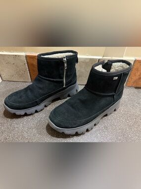 Ugg Black Suede Winter Ankle Boots with Side Zipper size 10
